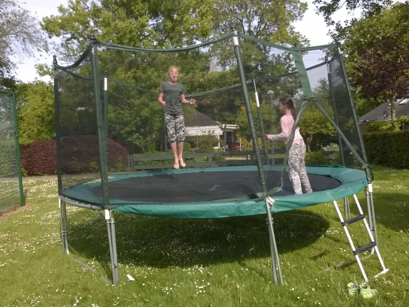 Seabreeze mit umzäuntem privatem Garten-Buiten