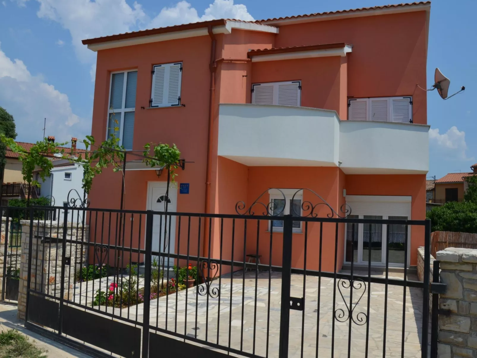 Ruhiges Ferienhaus mit Balkon und Garten-Image-tags.info