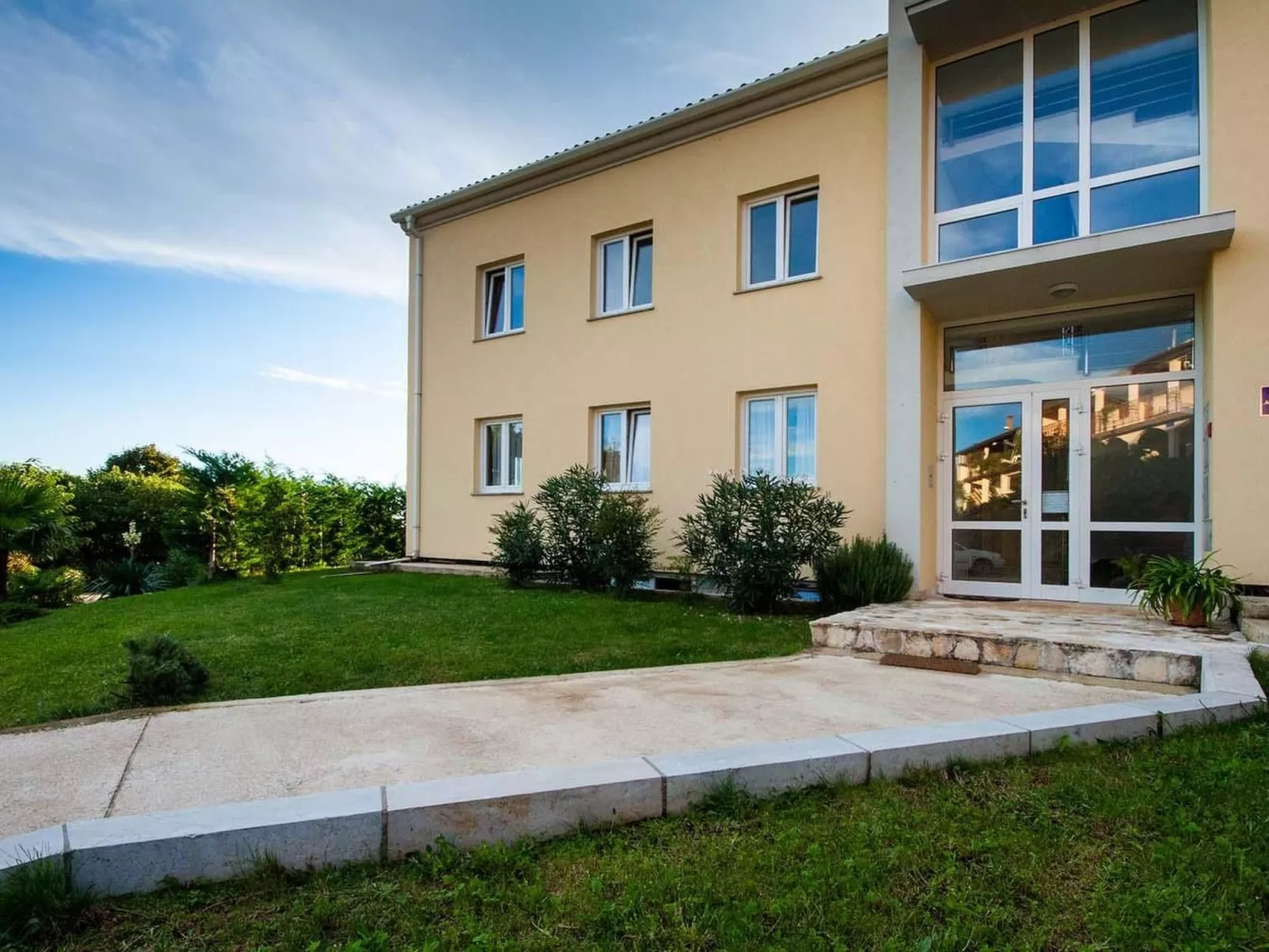 Wohnung mit Terrasse-Buiten