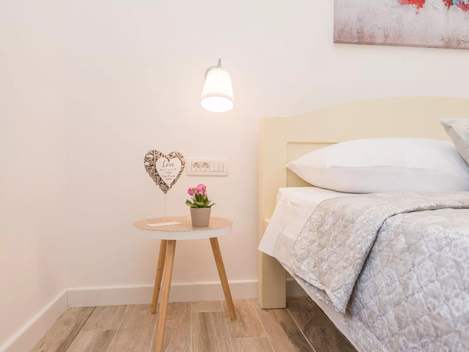 "Ivana" mit Blick auf das Wasser-Binnen