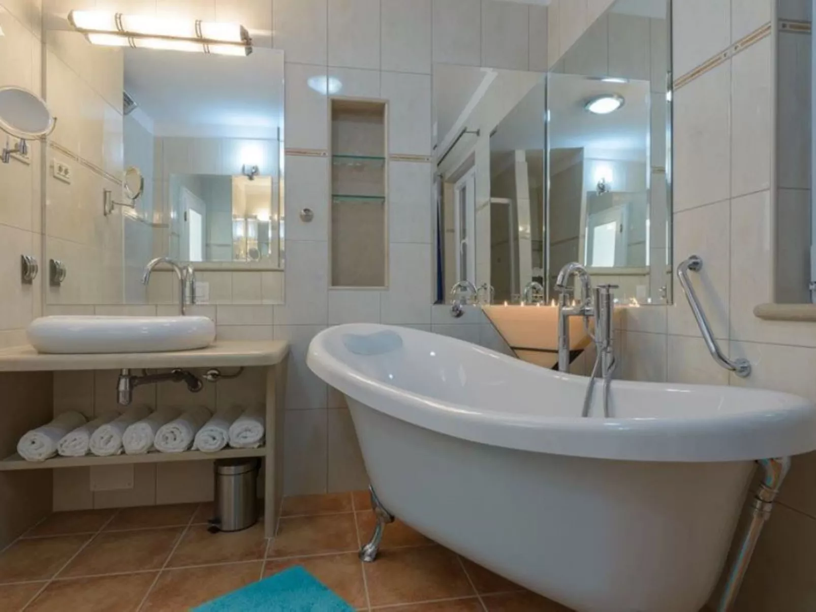  Angelina mit Pool & Sauna-Binnen