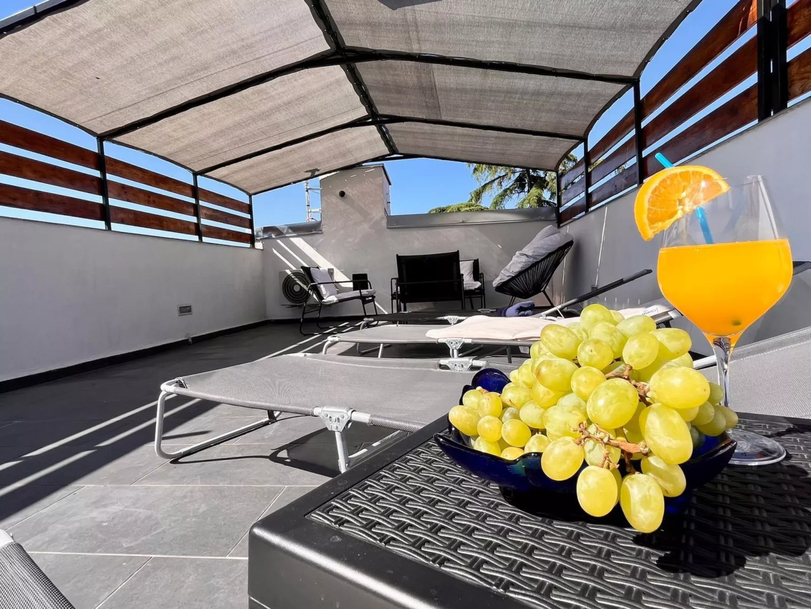 In Pula mit großem Dachbalkon.-Buiten