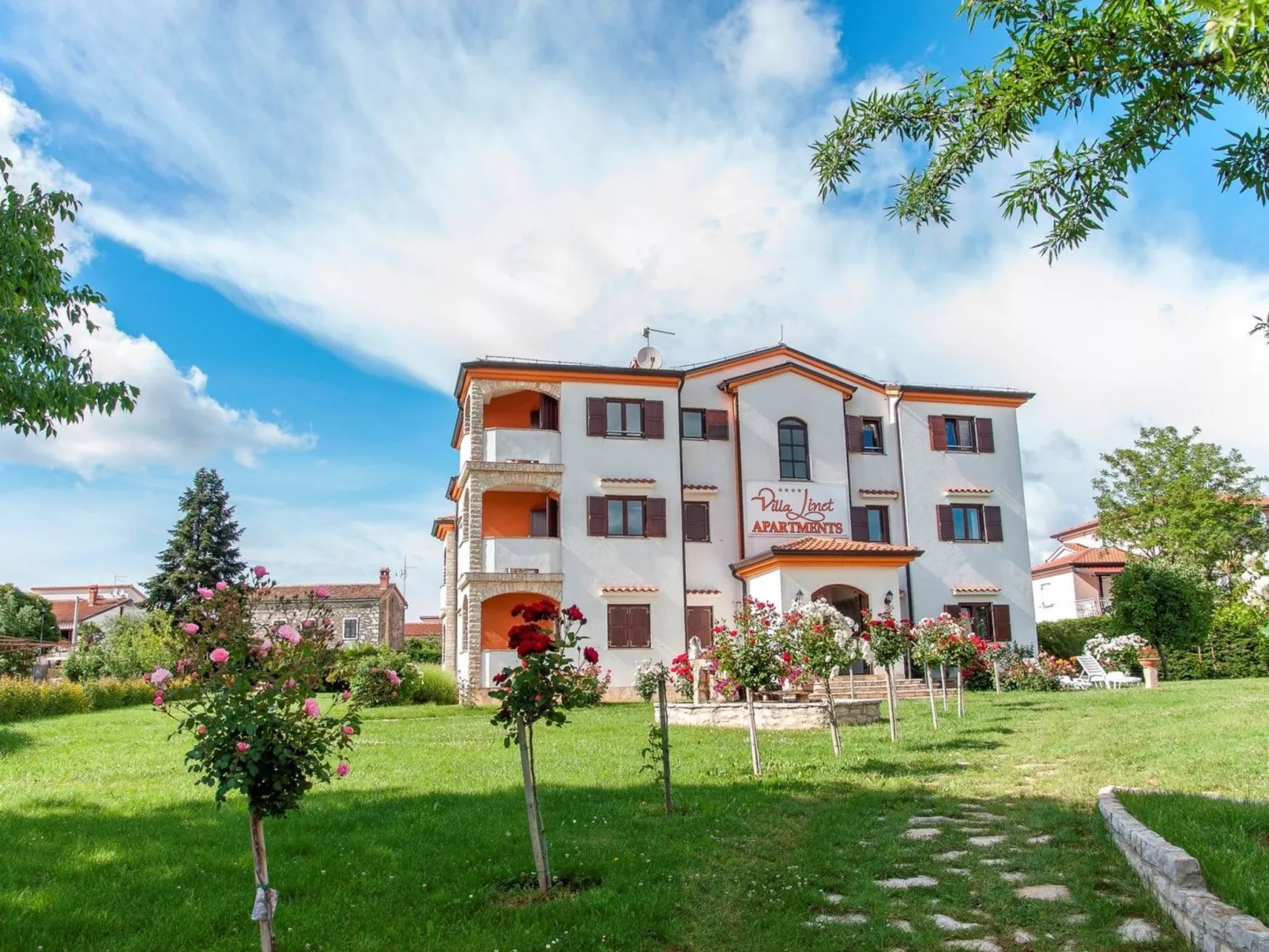 Villa Linet 2.-Buiten