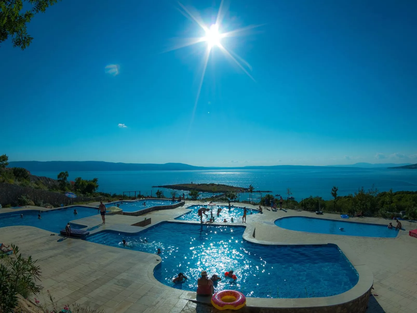 Mobilheim mit gemeinschaftlichem Pool-Buiten