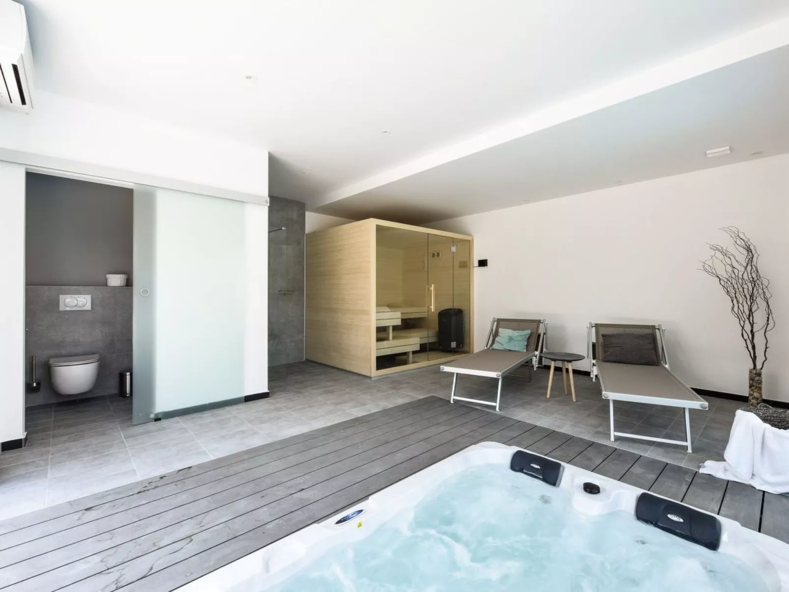 Villa "Omnia" mit Whirlpool-Binnen