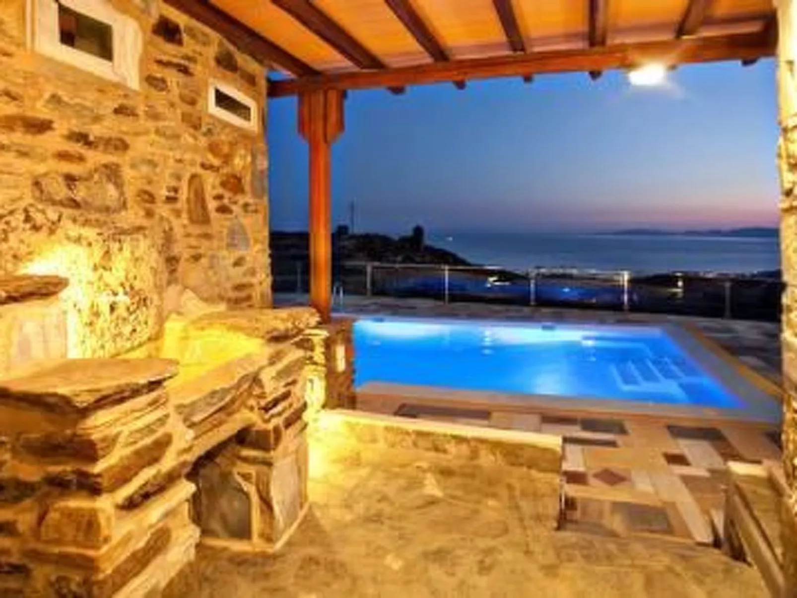 Mit eigenem Pool-Buiten