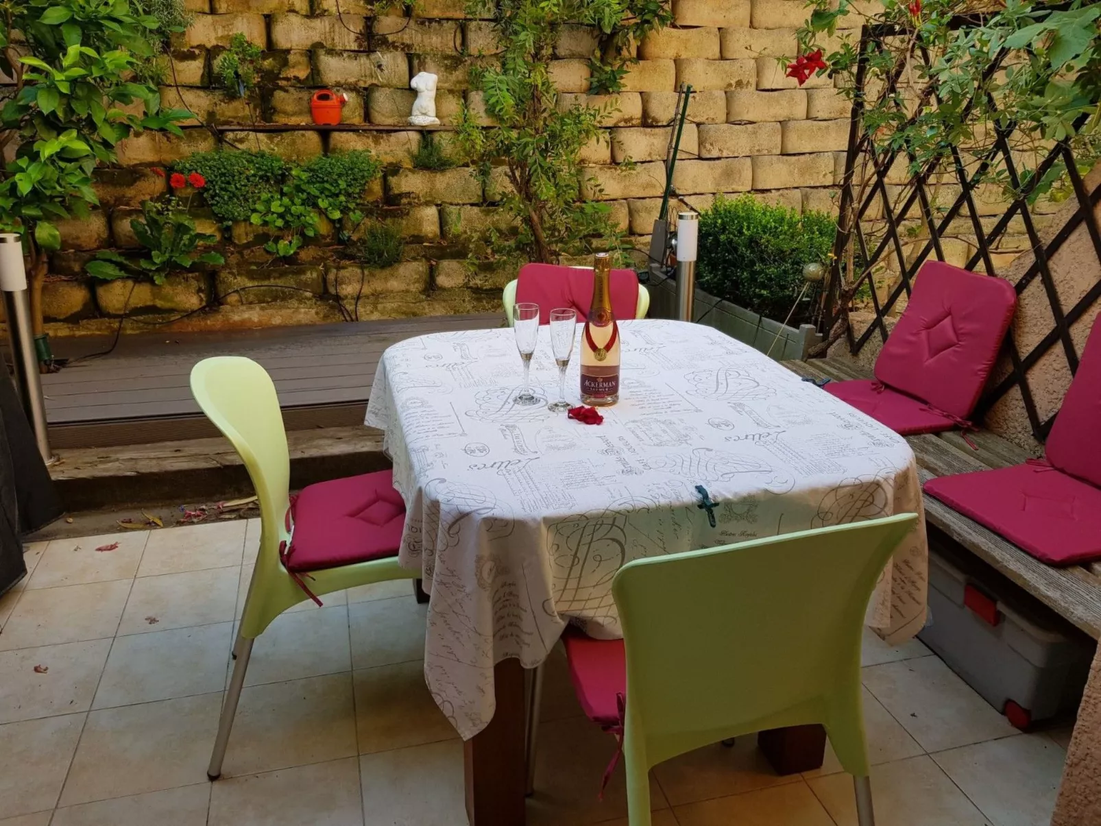 Anlage mit Tennisplatz und 3 Gemeinschaftspools-Binnen