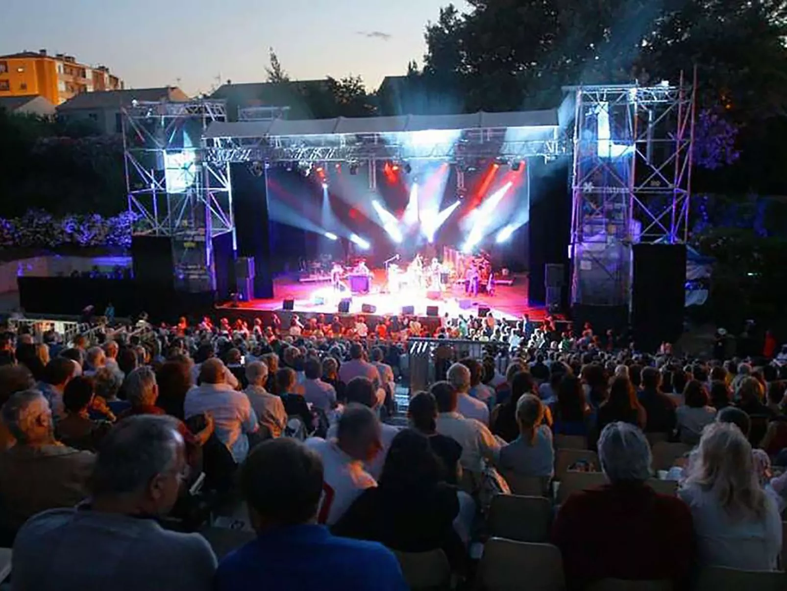 Eine kleine Ecke der Provence. Privater beheizter Pool-Image-tags.info