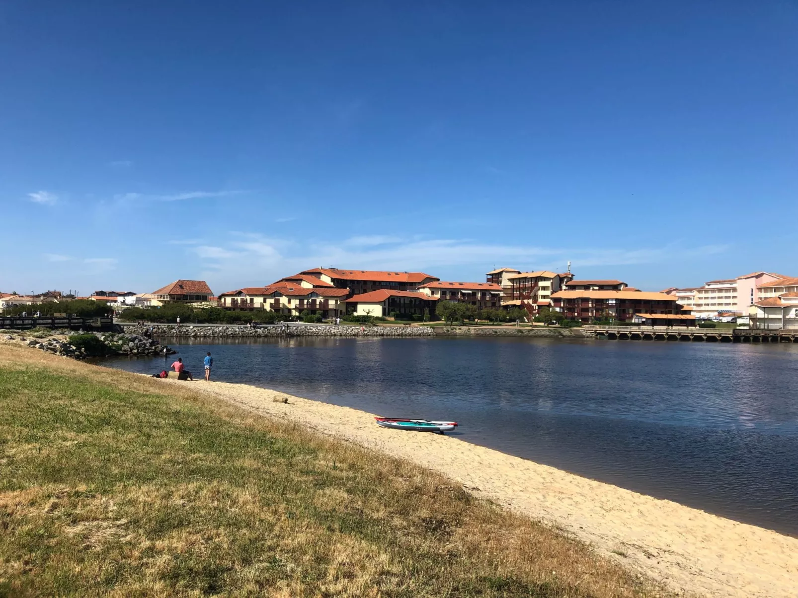 Schönes Appartment in ruhiger Lage in einer baumbestandenen Residenz mit beheiz-Buiten