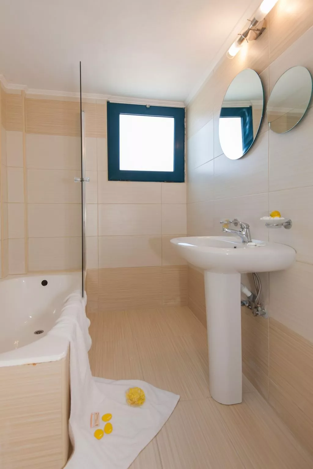 Schönes Haus in Panormos mit kleinem Garten-Image-tags.info