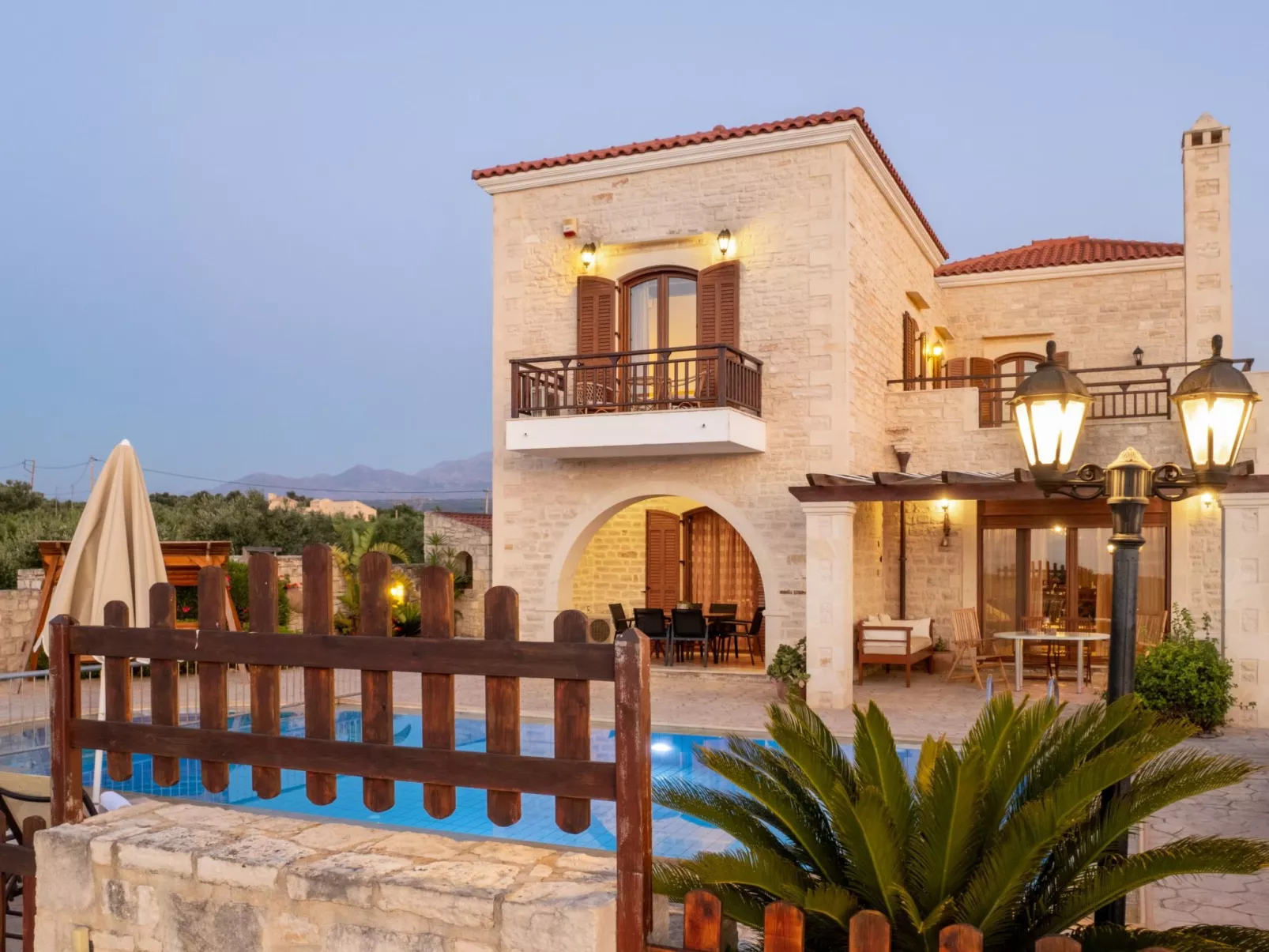 Familienfreundliche Villa mit Pool, BBQ, Kinderbereich-Buiten