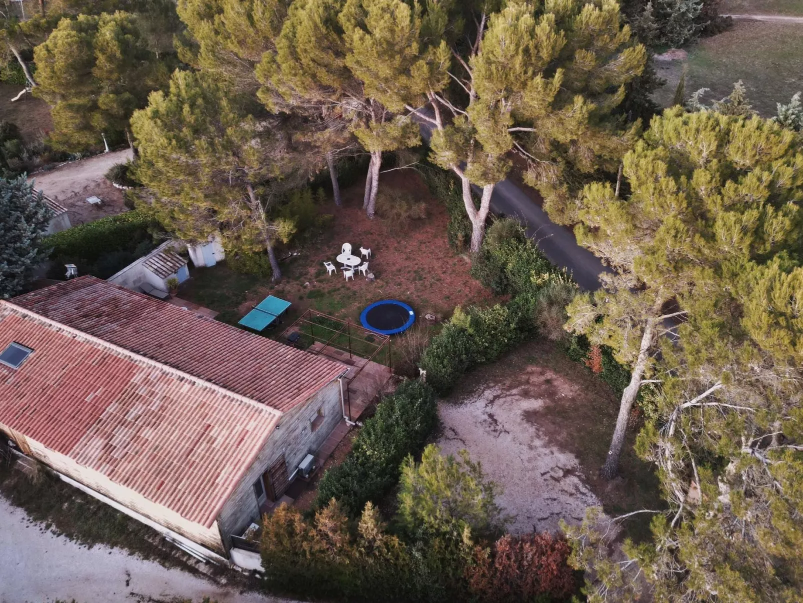 La petite maison sous les pinins-innenpool-Buiten
