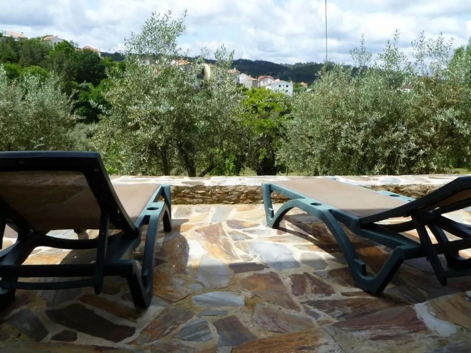 Mit Sonnenterrasse und großem Garten-Buiten