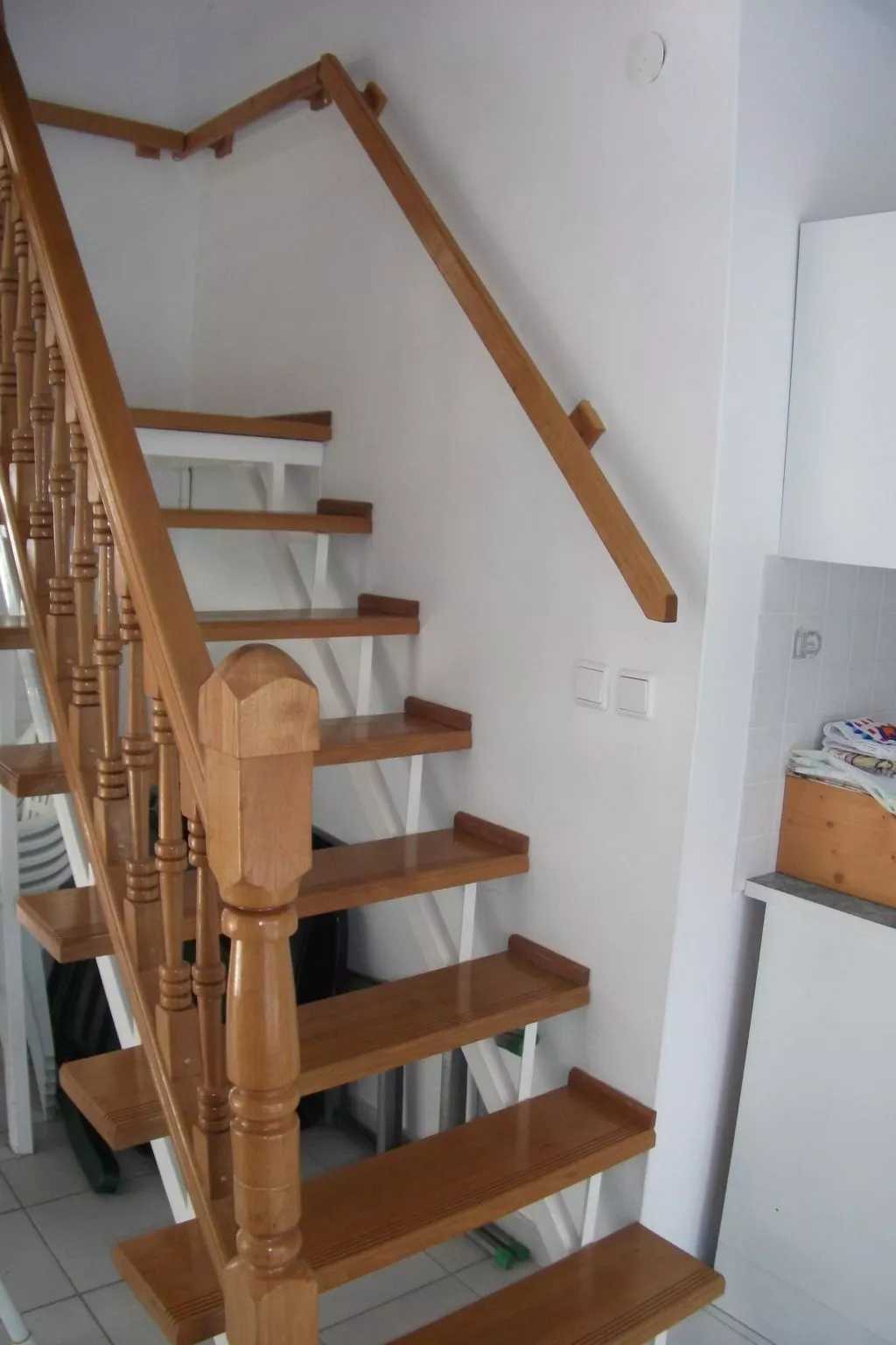 Mit Terrassen, Balkonen sowie Parkplatz-Binnen