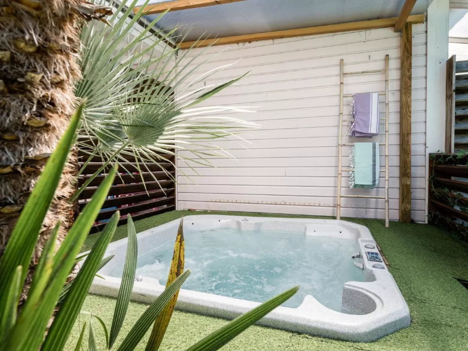 Villa Eden Bleu - Haus in Südlage mit beheiztem Pool und privatem Whirlpool-Buiten