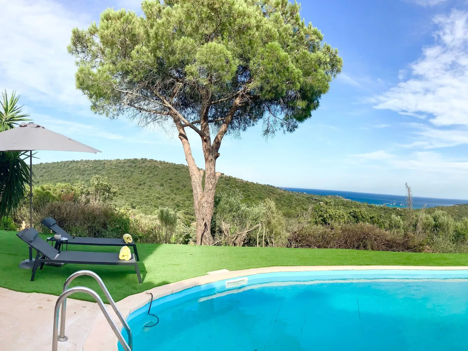 Ferienvilla "Azura" mit eigenem Pool-Buiten