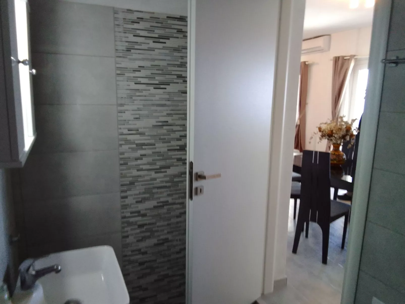 Charmantes Ferienhaus in Ia mit Privater Terrasse-Binnen