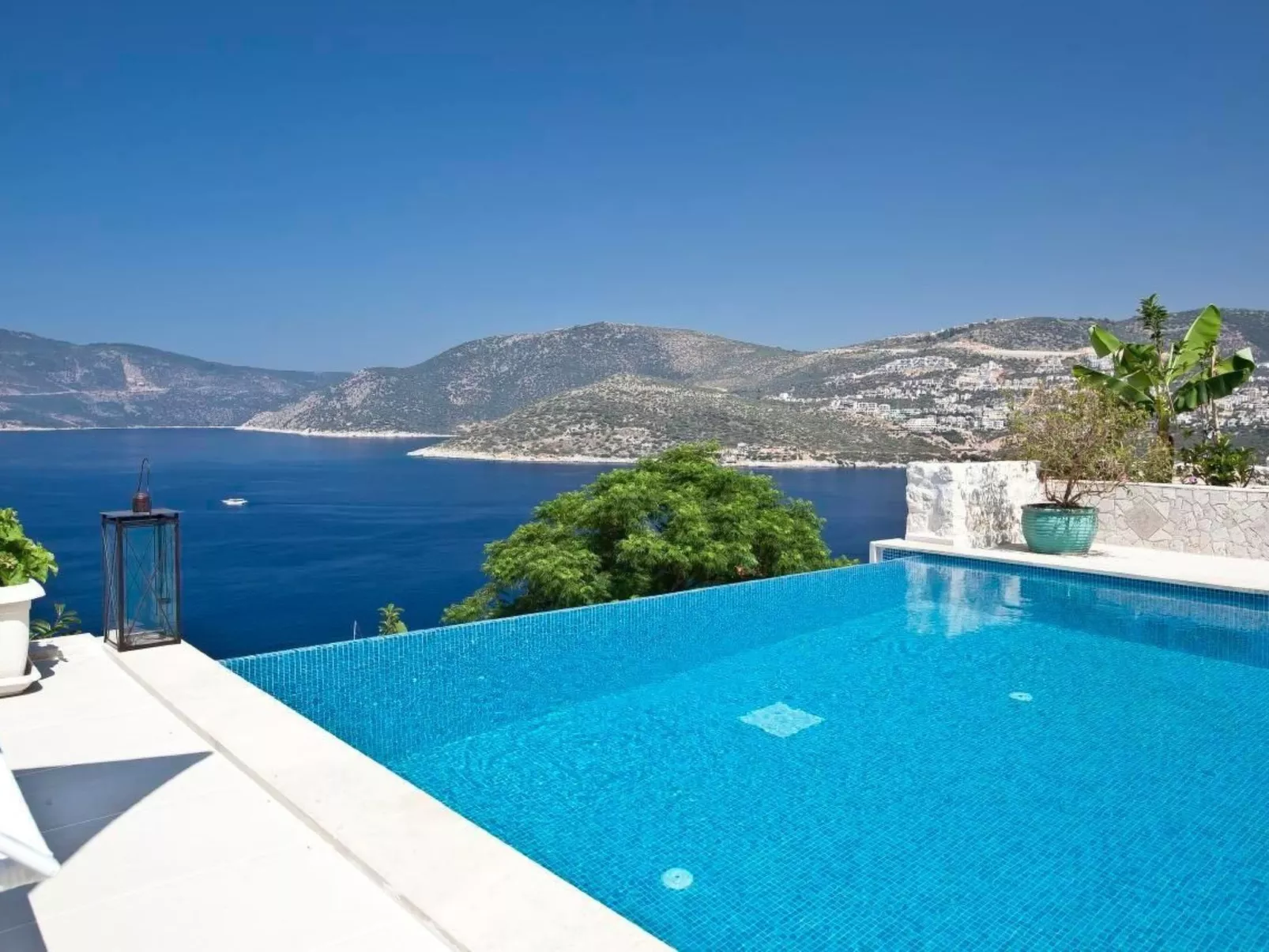 Ferienvilla mit Blick auf das Wasser-Buiten