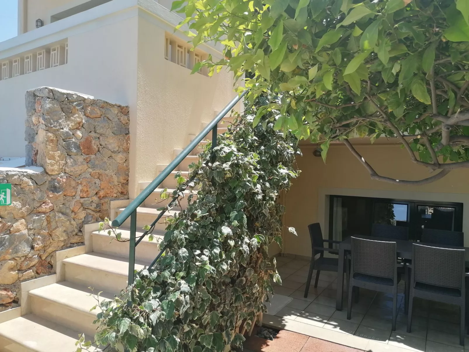 Wohnung "Zitronenbaum-Terrasse"-Buiten