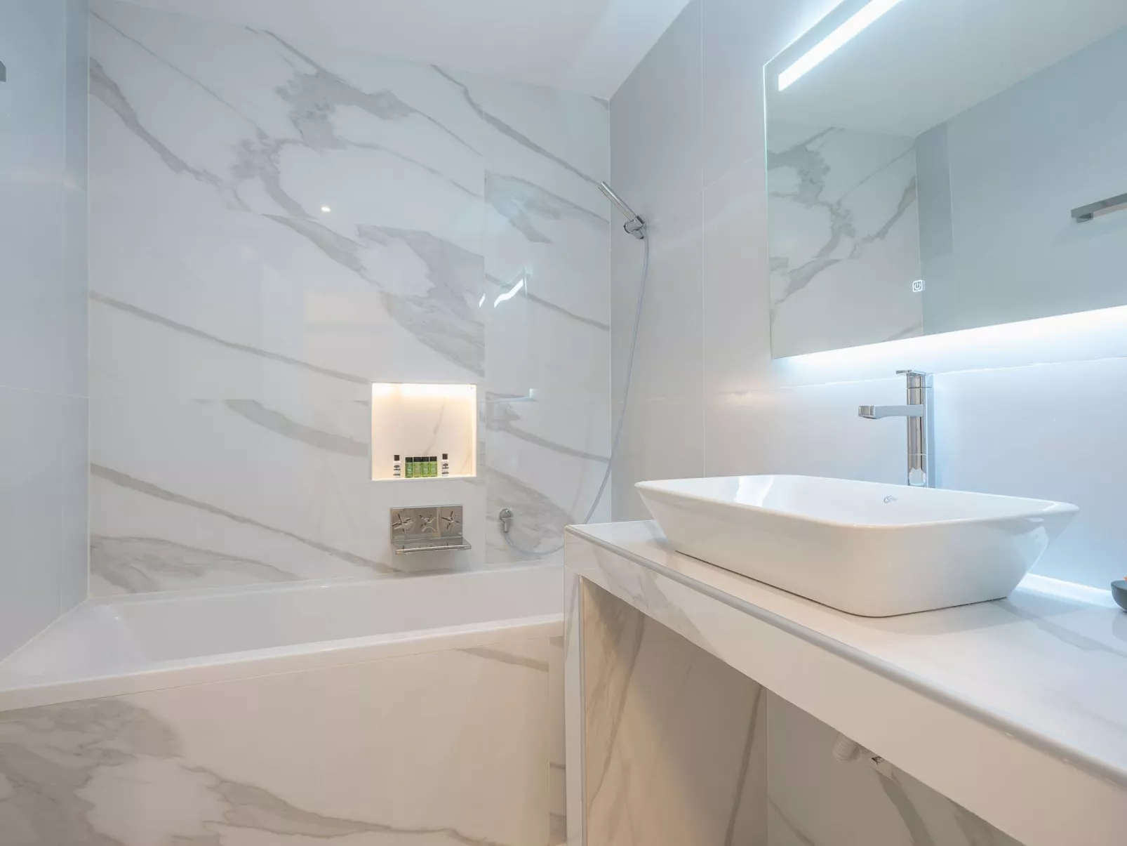 Stilvolle 2 Schlafzimmer, nur wenige Schritte von Fokionos Negri-Binnen