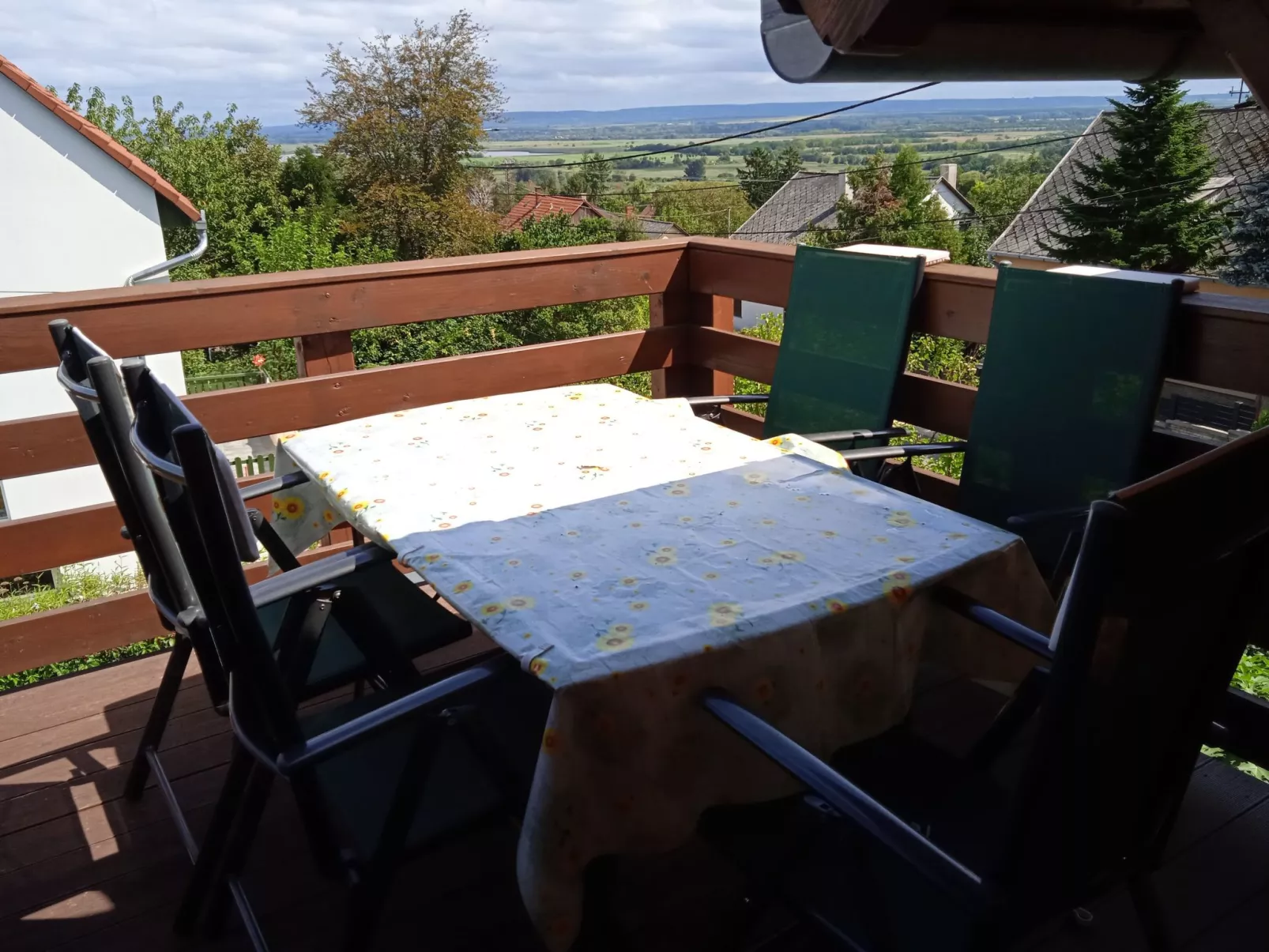 Schöne Ferienwohnung-Buiten