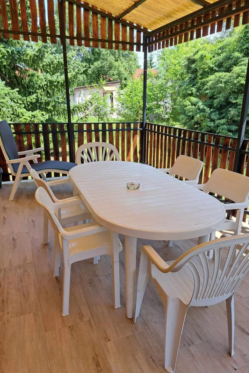 Mit eigenem Parkplatz-Buiten