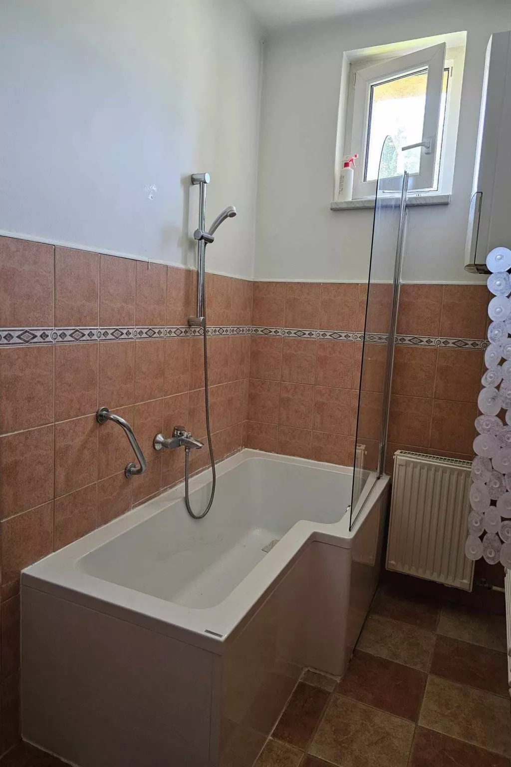 Schönes Ferienhaus mit Pool in ruhiger Lage-Binnen