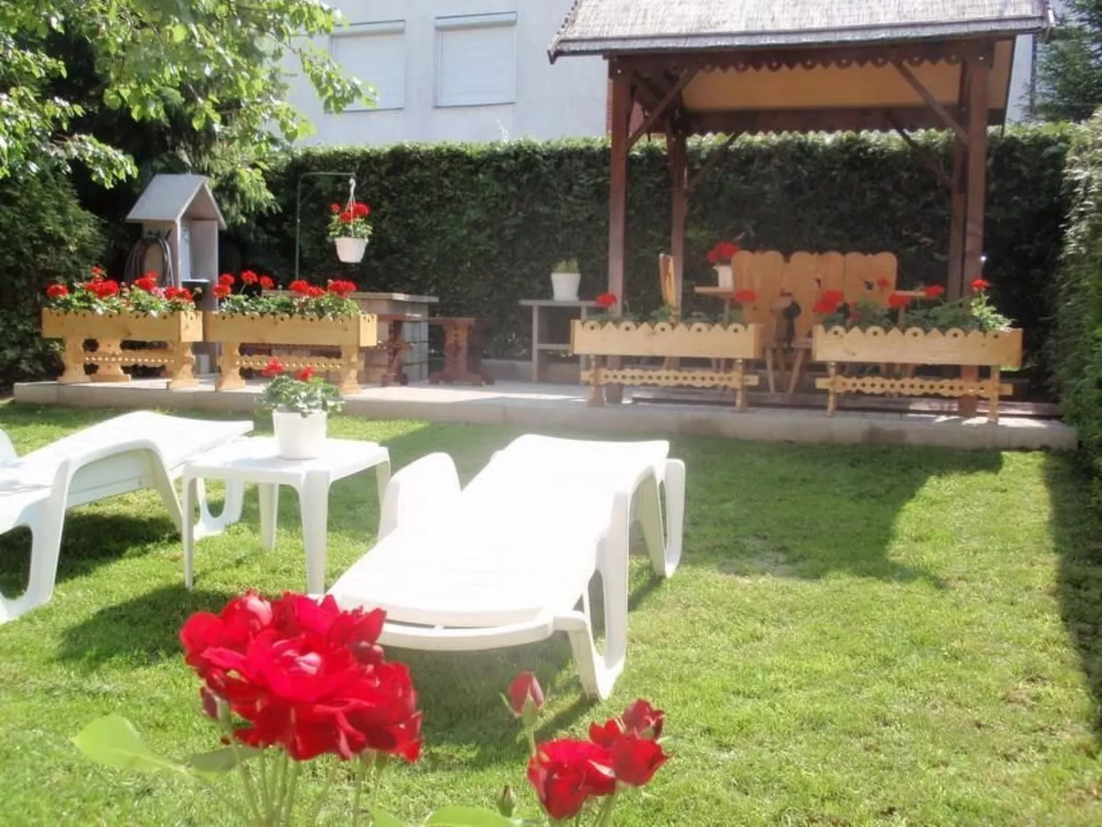 Wohnung mit Terrasse, Grill und Garten-Buiten