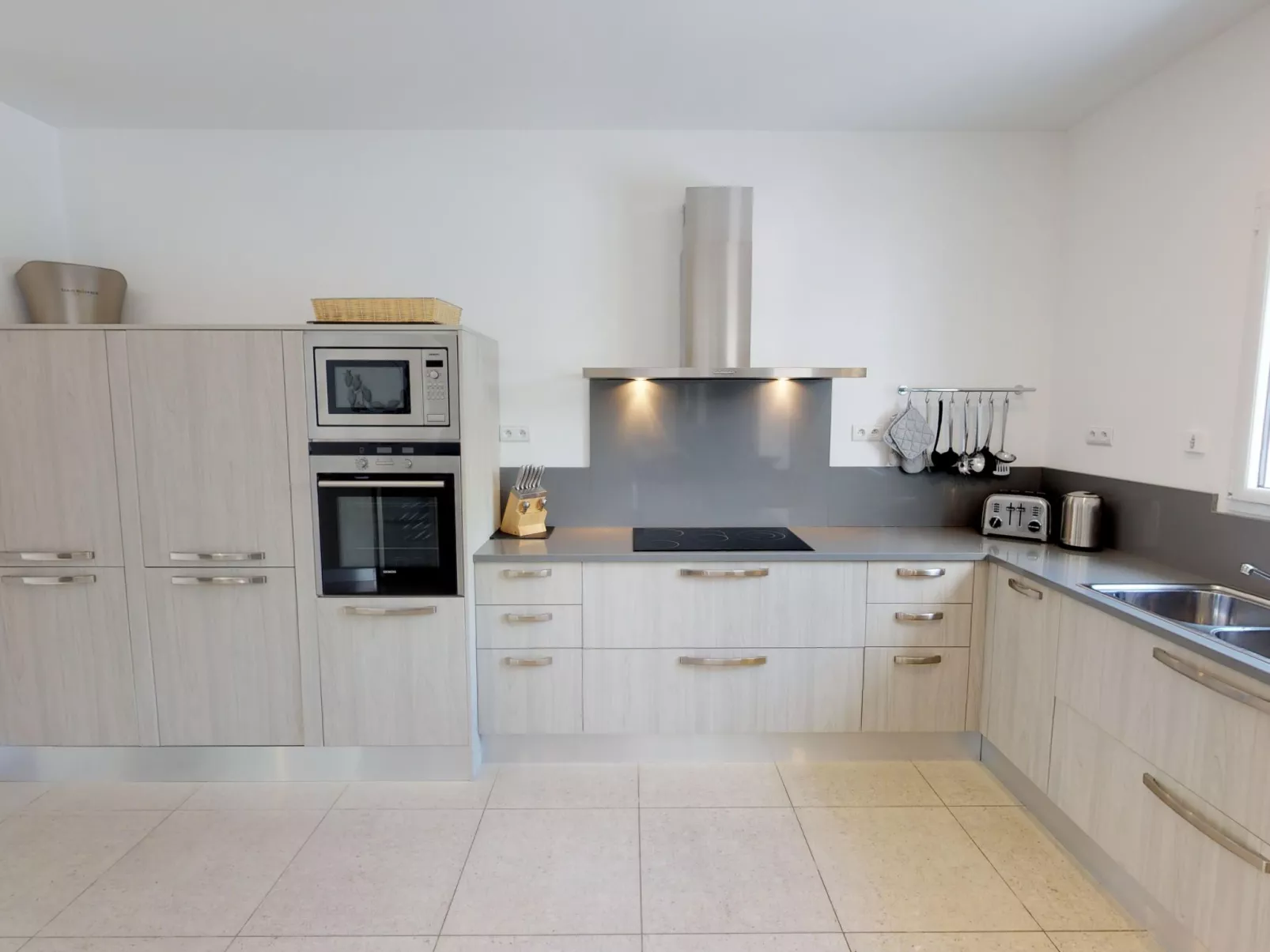 Villa mit 6 Schlafzimmern, privatem Pool Garten und Parkplatz-Binnen