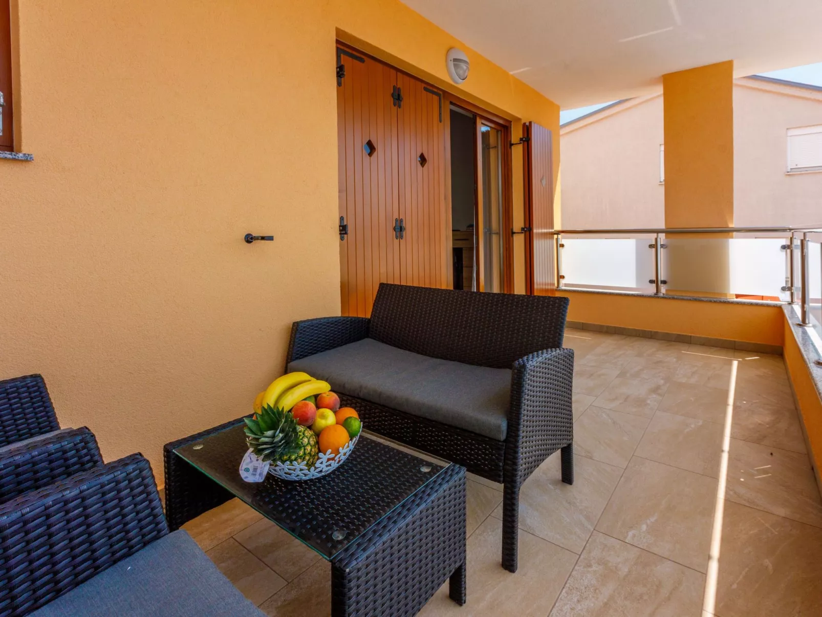 FeWo mit privatem Balkon und Gemeinschaftspool-Binnen