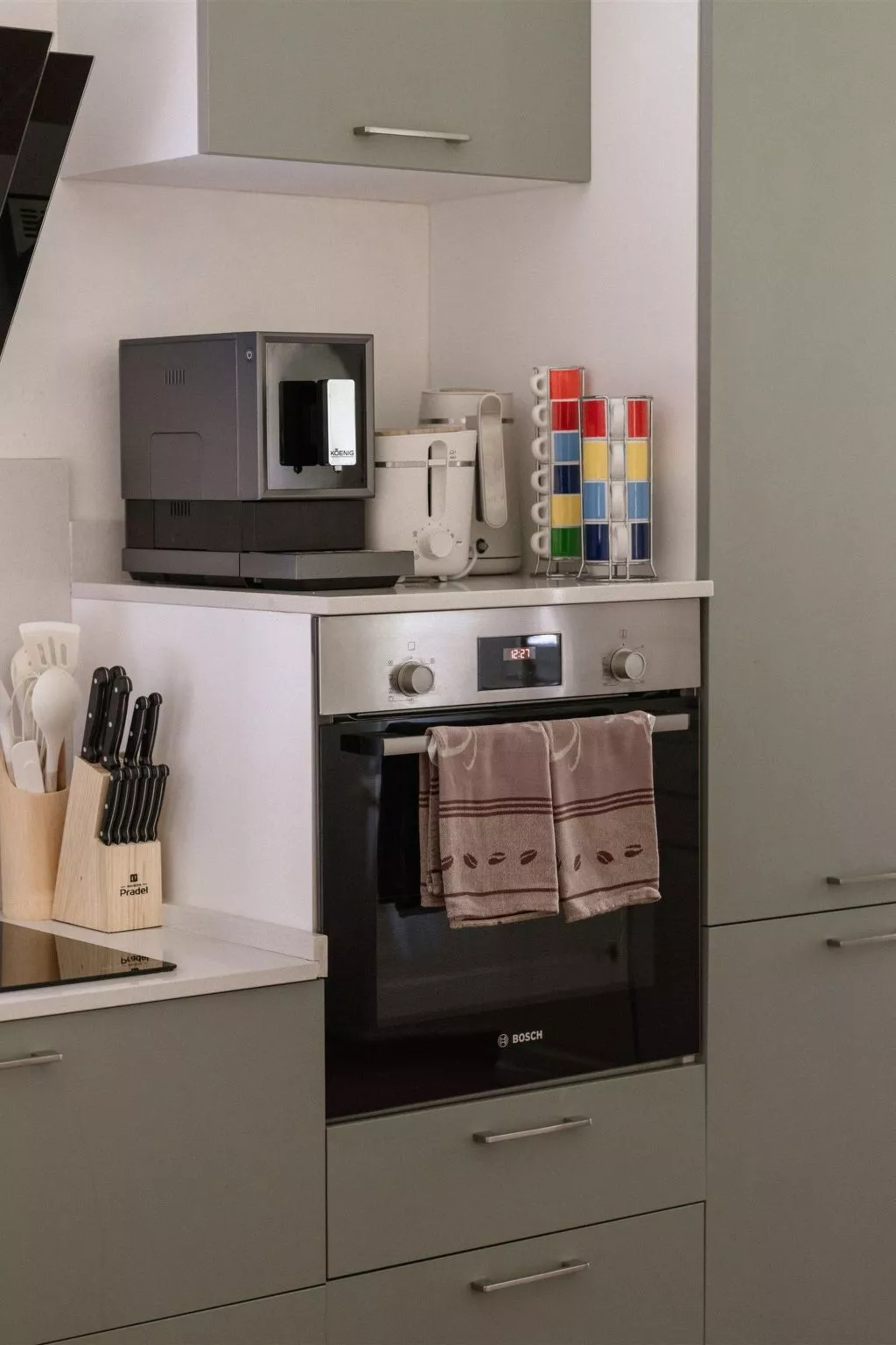 "Palazzo Branca" mit Blick auf den See.-Binnen