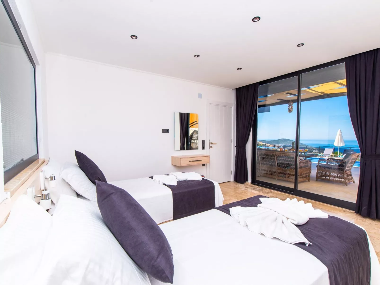 Azda-Image-tags.info