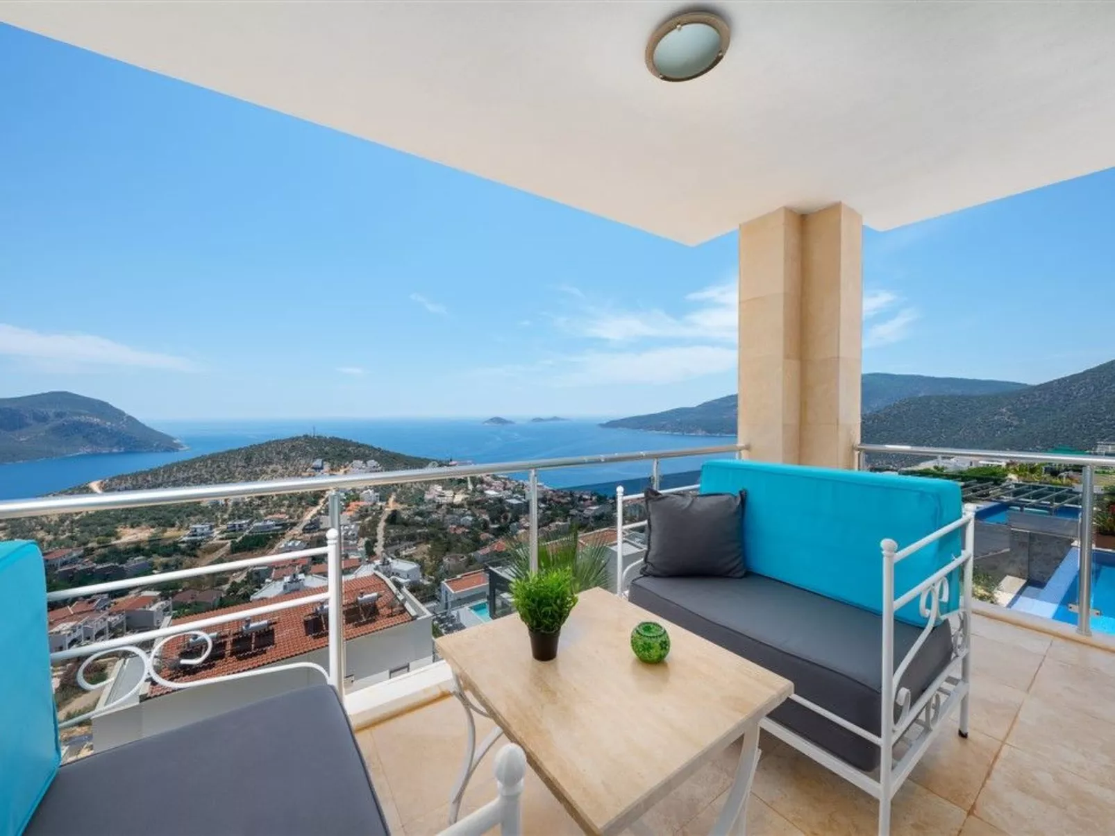 Villa Blueline mit Pool und Meerblick, im Zentrum-Buiten