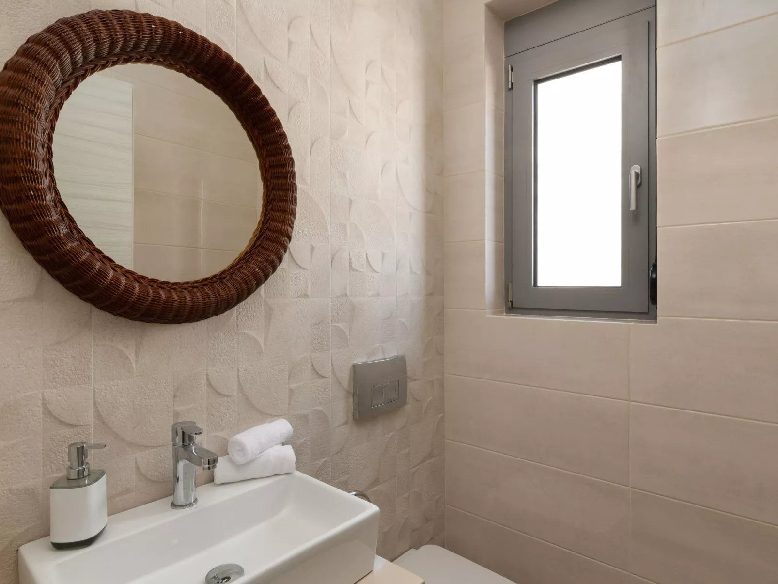 Schöne Pool-Villa Terpsis-Binnen