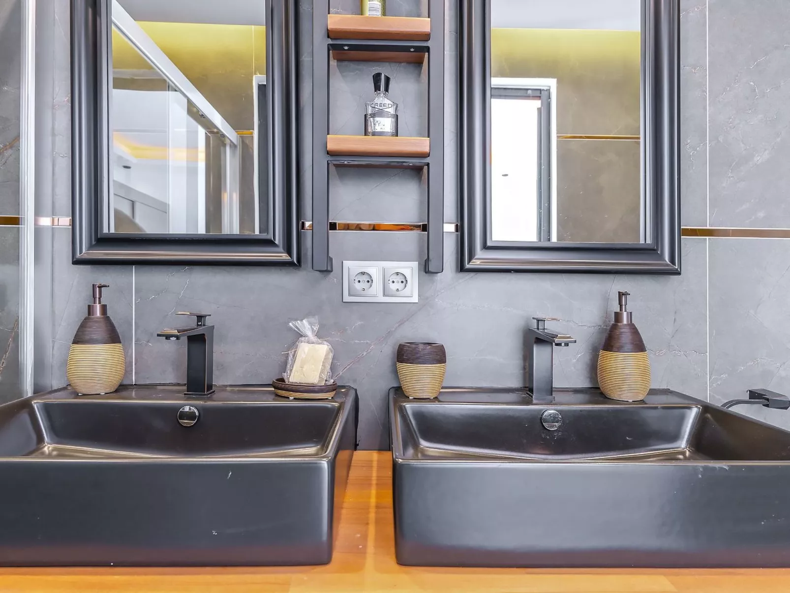 Schöne Villa mit Pool, Blick auf Meer und Tal-Binnen