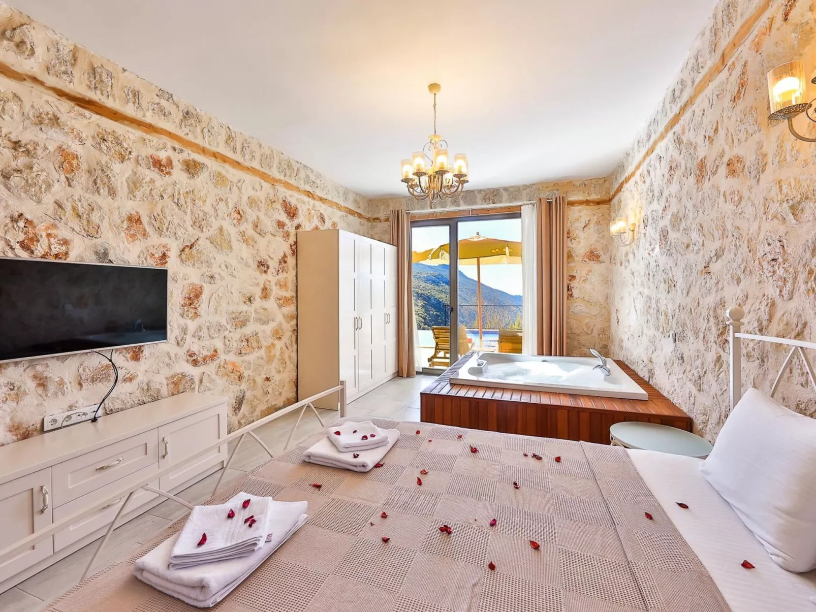 Natursteinhaus mit Pool in Kalkan Islamlar-Binnen