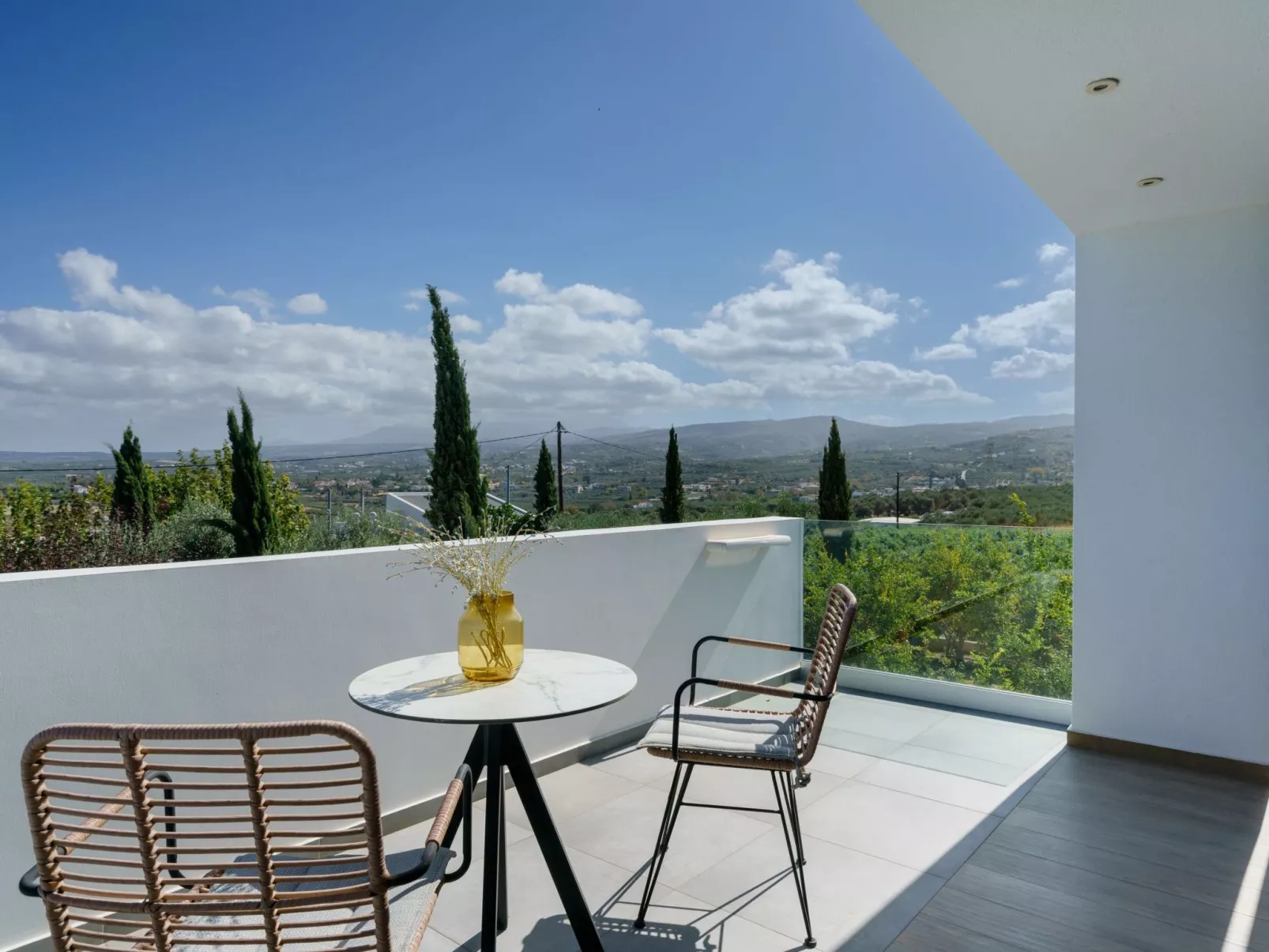 Lux-Villa mit Innen- und Außenpool, BBQ und Fitnessraum-Image-tags.info