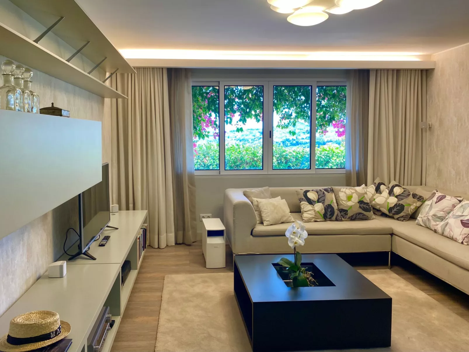 Ideales Familienhaus mit freiem Stadt- und Meerblick-Binnen