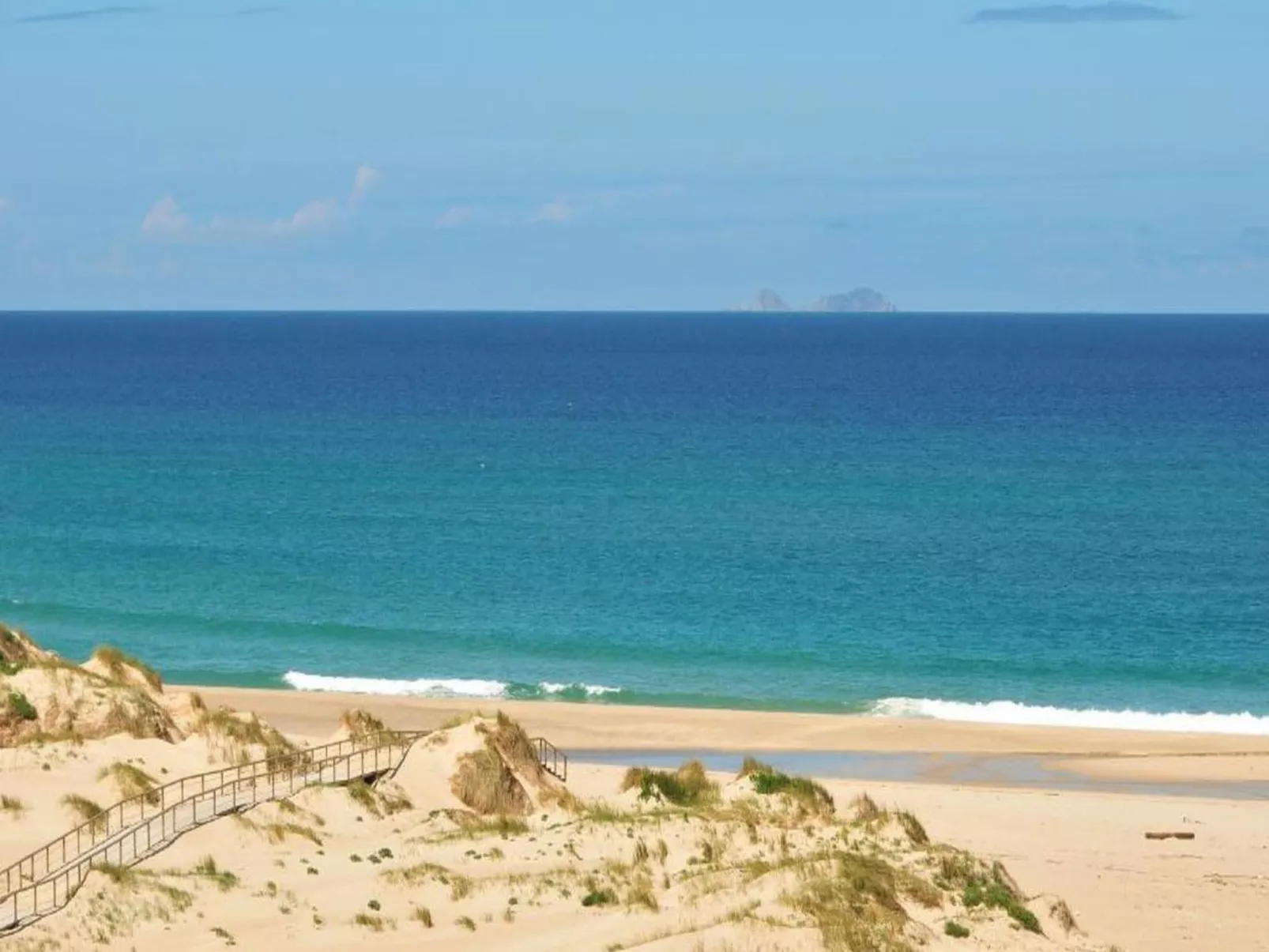 Golf, Pinienwald mit Pool-Image-tags.info