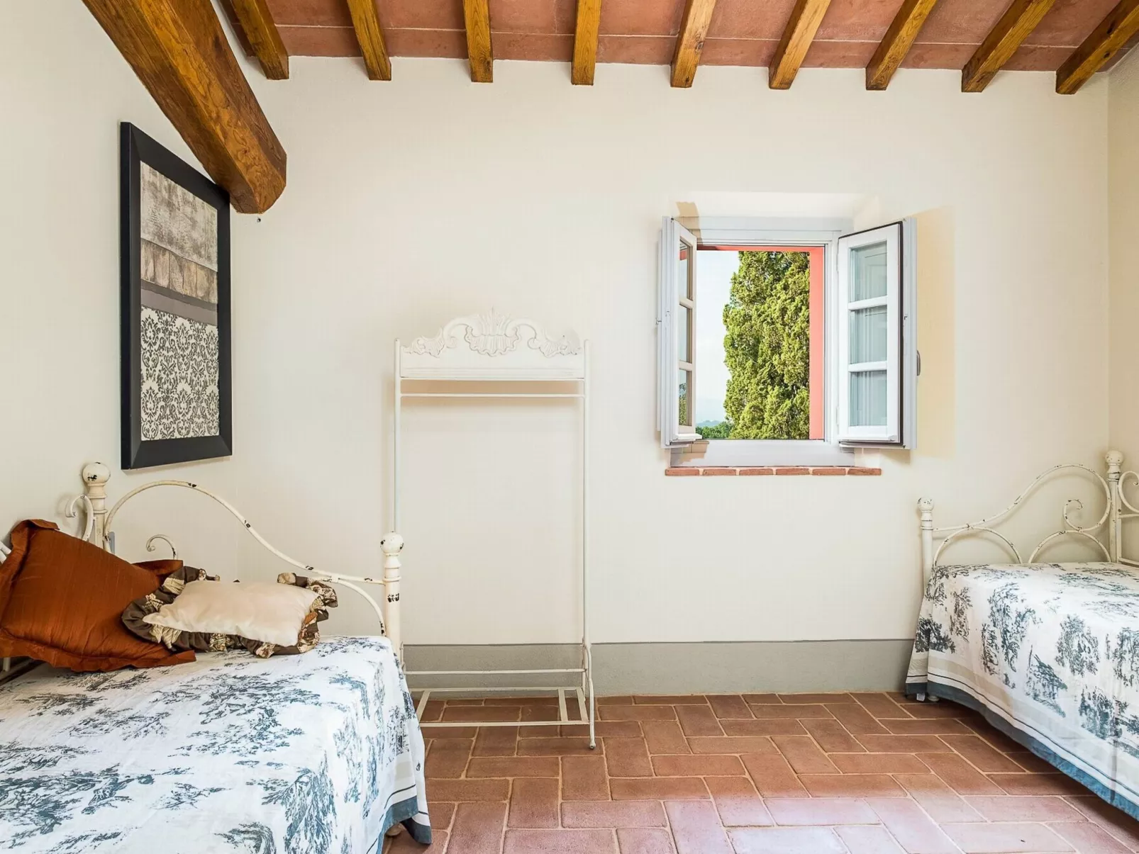 'Cypress T4 rota'-Binnen