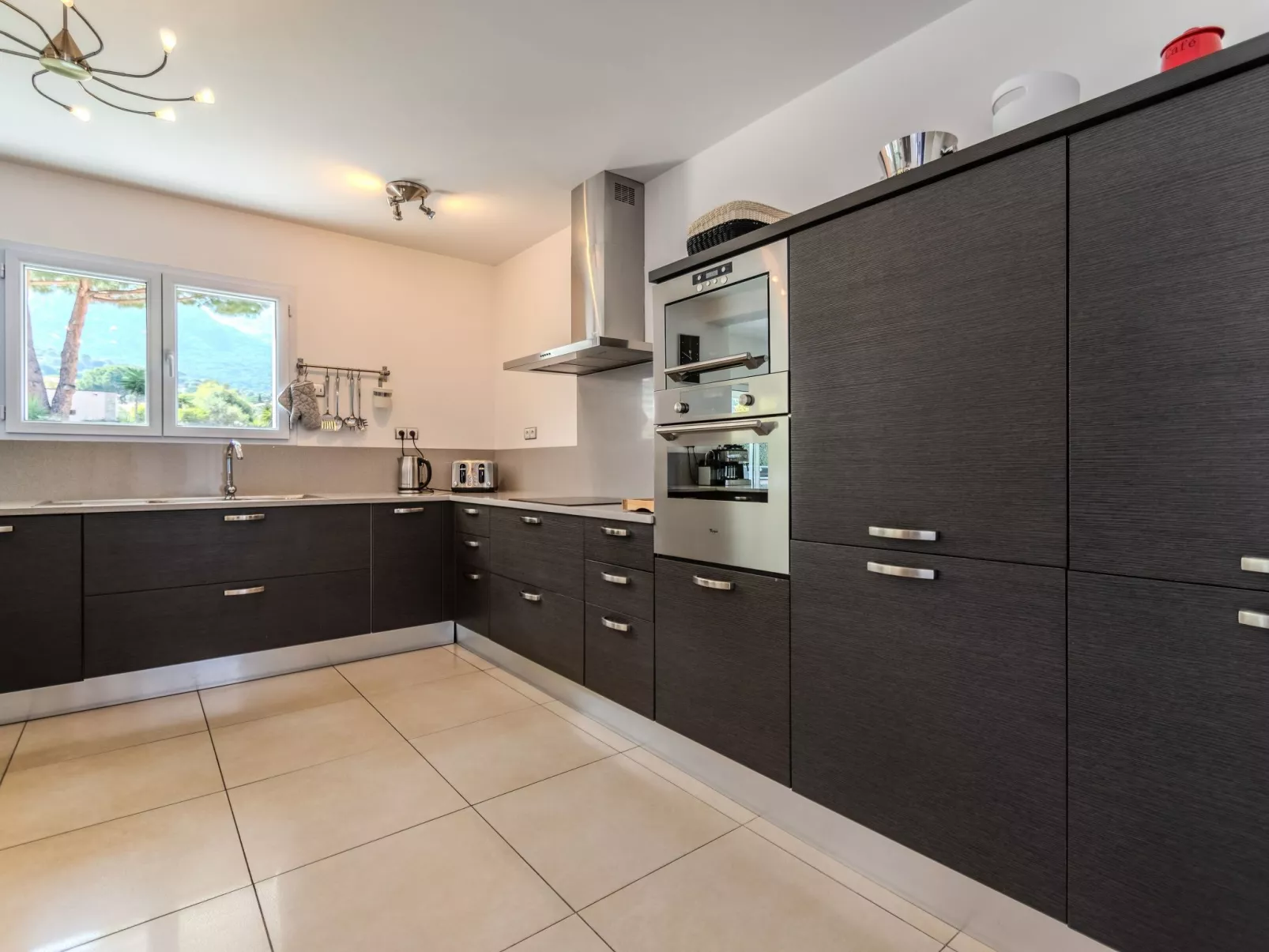 Villa 4 Schlafzimmer, privater Pool Garten und Parkplatz-Binnen