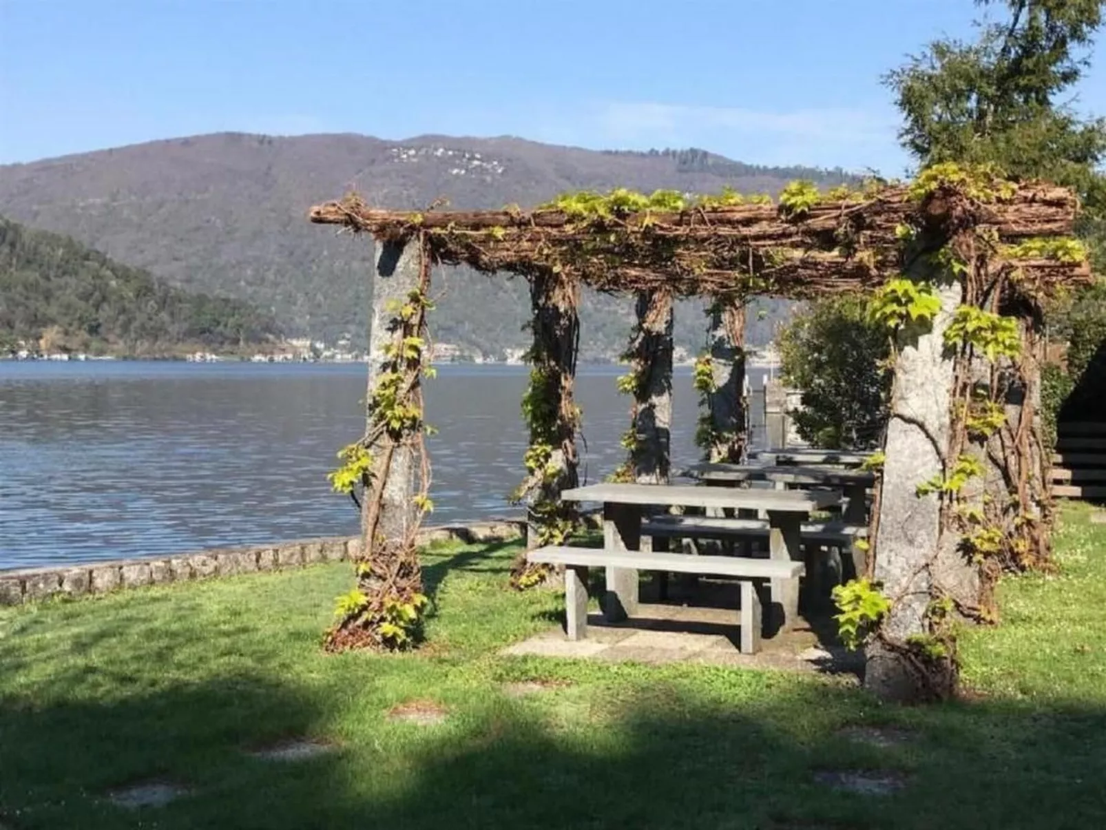 Exklusives Apartment, am Luganersee, mit Außenpool-Buiten