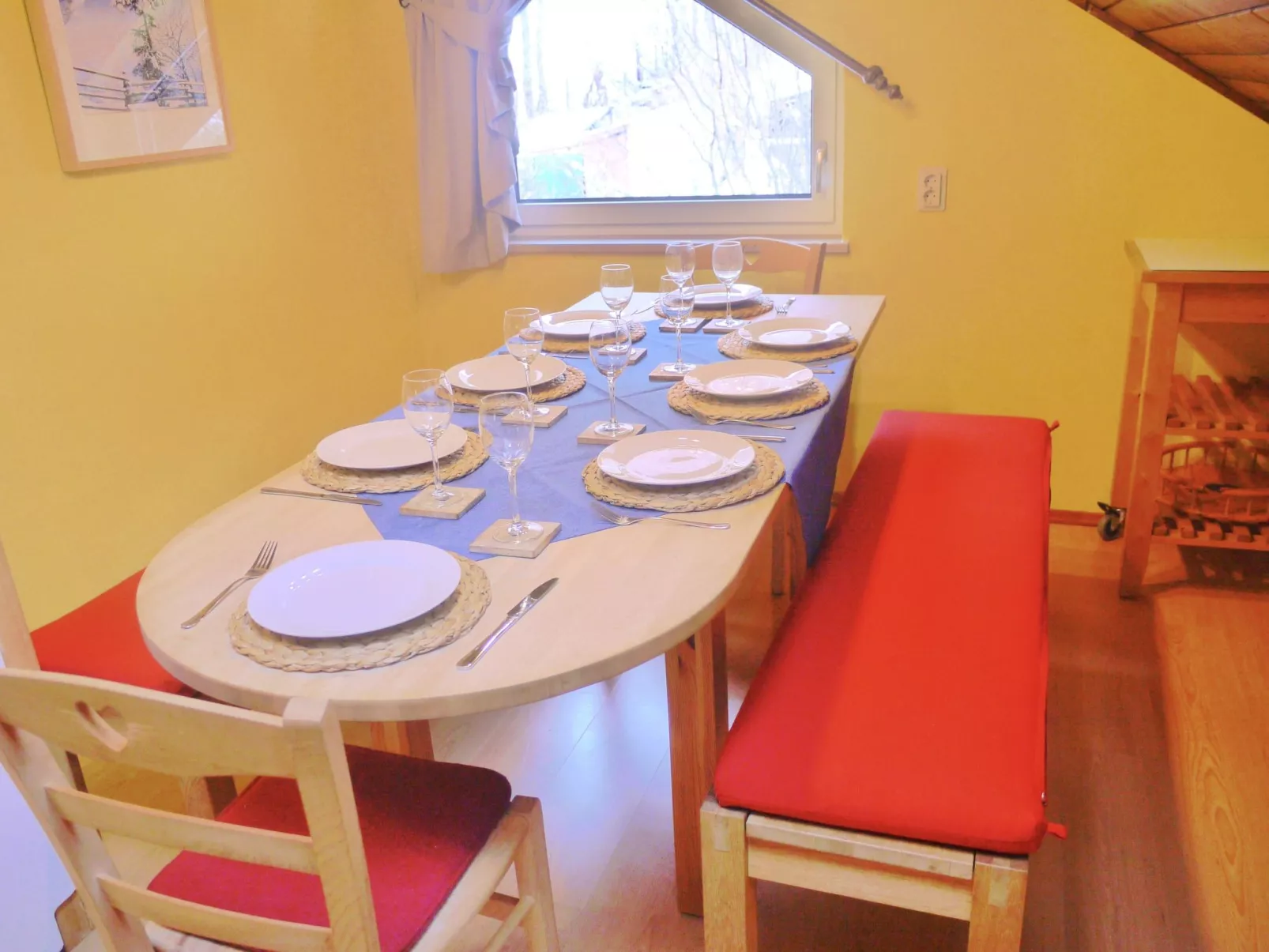 Wohl eingerichtete Wohnung mit eigenem Balkon-Binnen