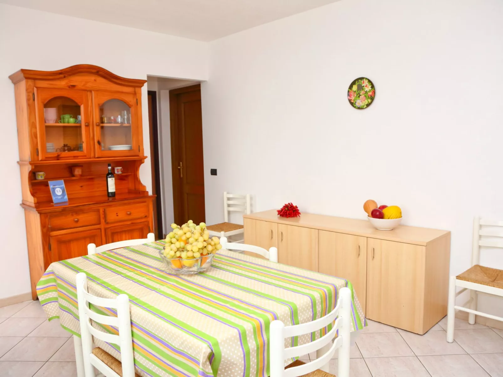 Helle mediterrane Villa mit Veranda und Garten-Binnen