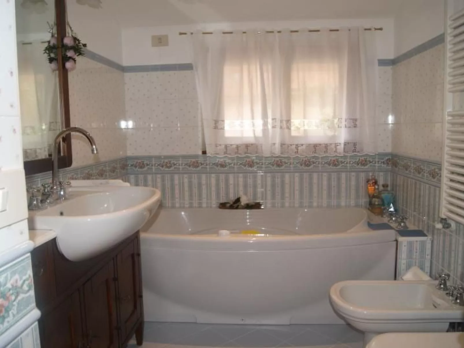 Villa mit privatem überdachbarem Pool-Binnen