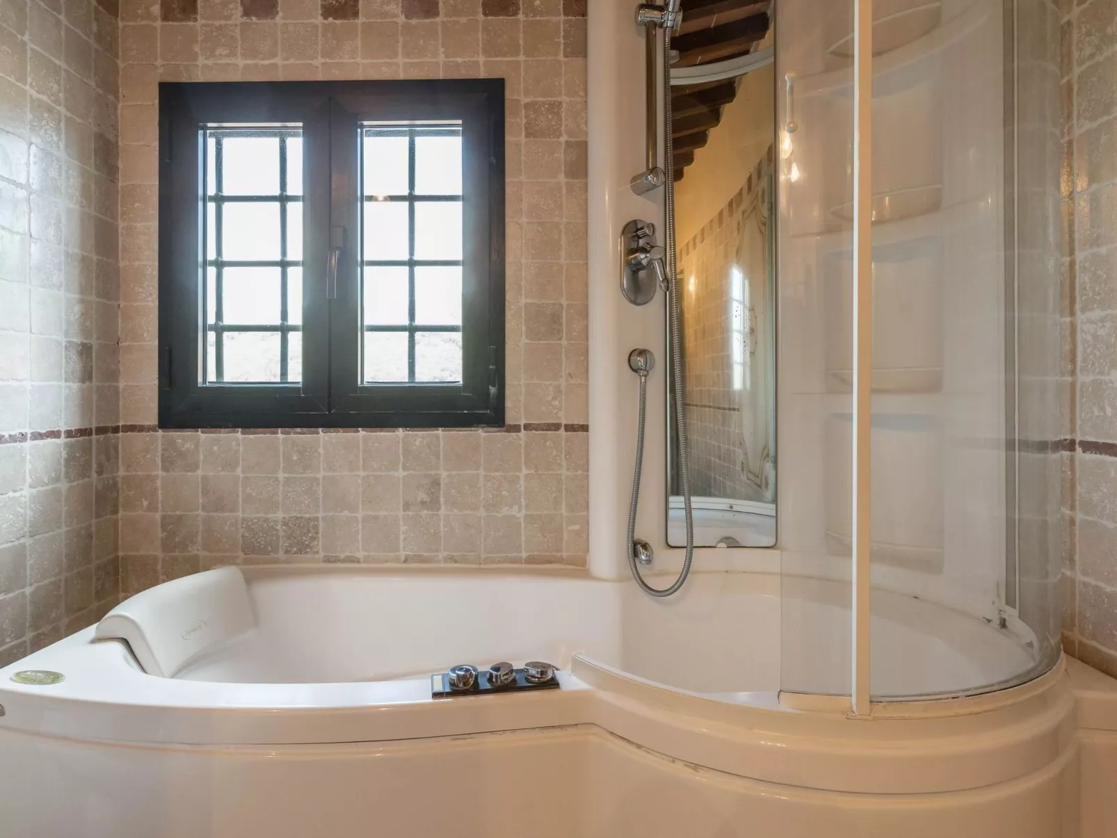 Ferienvilla "Roncovisi" mit Infinity-Pool-Image-tags.info