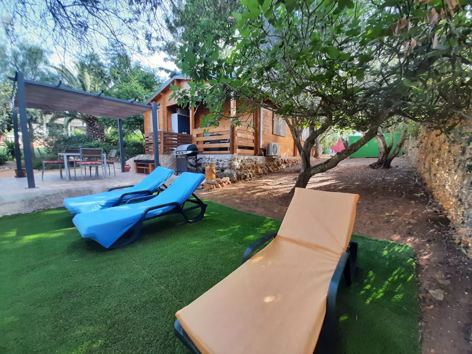 Mit Terrasse und Gemeinschaftspool-Buiten