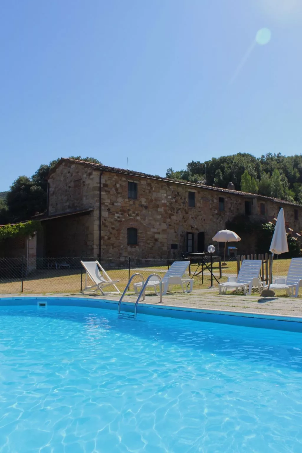 'Dispensa3' mit Schwimmbad-Buiten