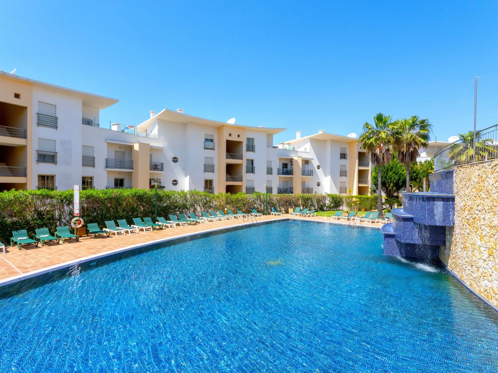 BnB Homes Wohnung mit Terrasse und Schwimmbad-Image-tags.info