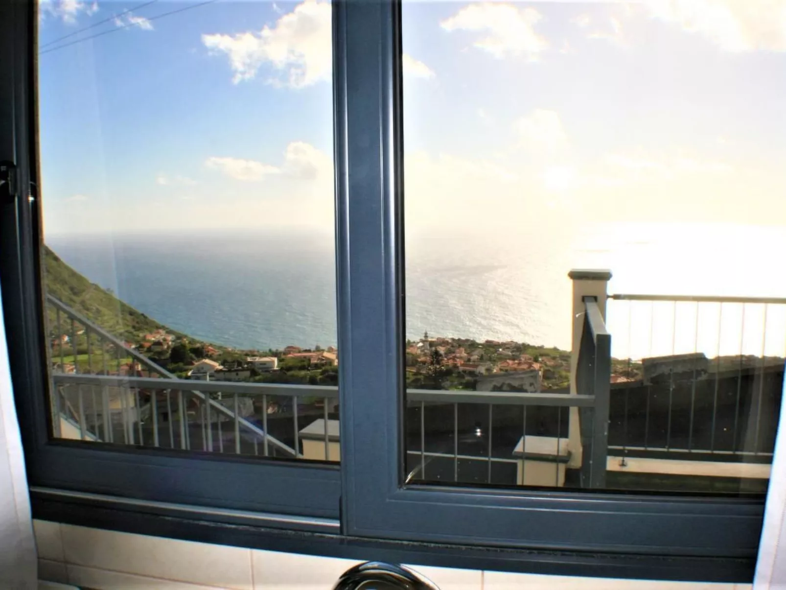 "Silva Sol" mit Blick auf das Wasser-Image-tags.info